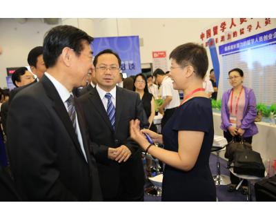 人社部部長王曉初及大連市委書記關懷栗世芳