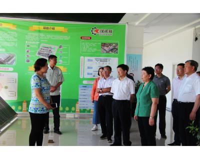 自治區(qū)政協(xié)其其格副主席及各政協(xié)領導關懷漢諾威