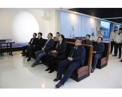 自治區(qū)科技廳田副廳長關懷漢諾威