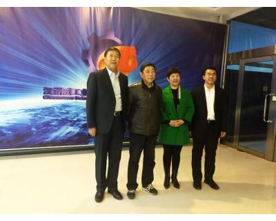 太陽能熱利用專業(yè)委員會(huì)主任張曉黎關(guān)懷漢諾威